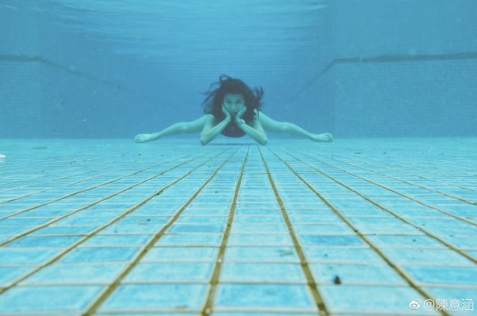 4df12e06gy1fxoobzdv5wj23sw2iox6p