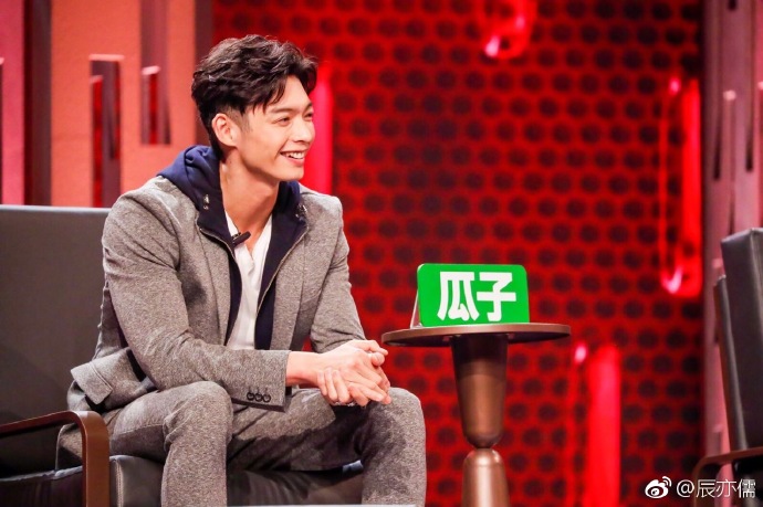 79ad9379gy1fxzahxpwcvj20zk0nogs0