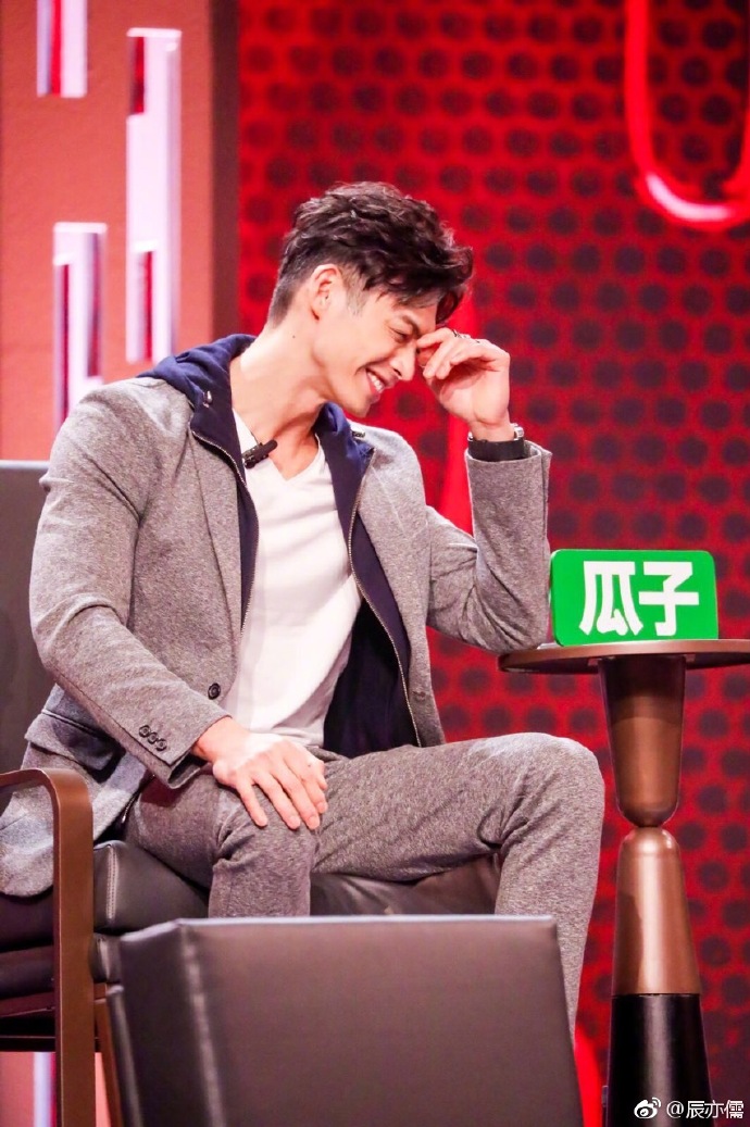 79ad9379gy1fxzahy6ynrj20no0zkagy