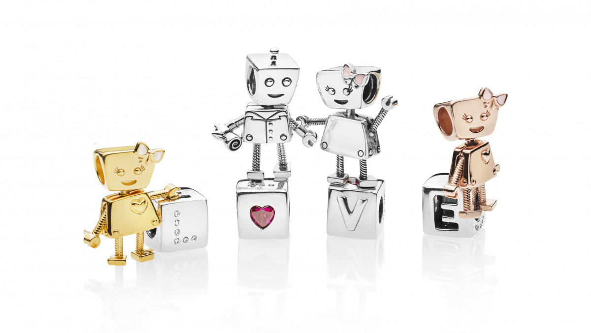 pandora-val19-friends-01-1546838695