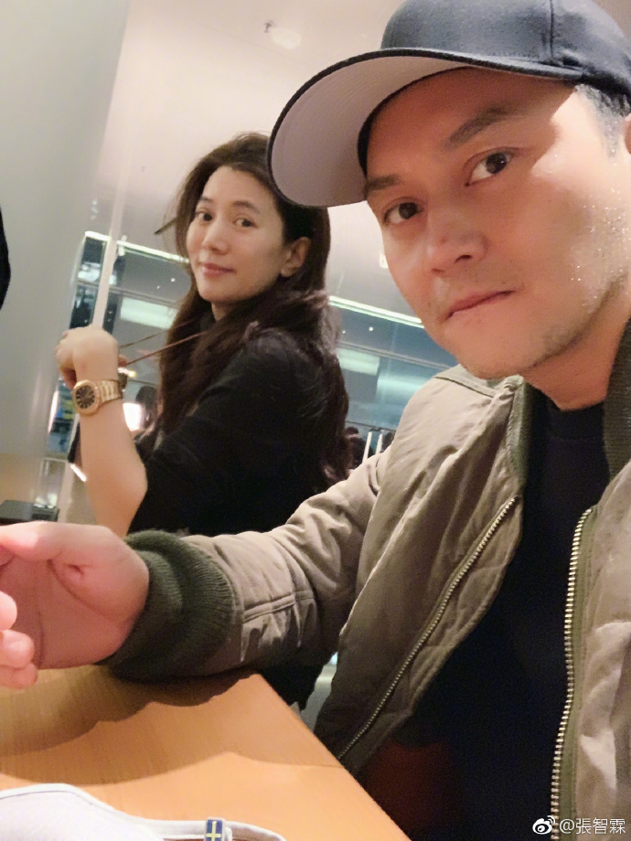 4ac0a5a5gy1fyzclaijxij20yi1a07wi