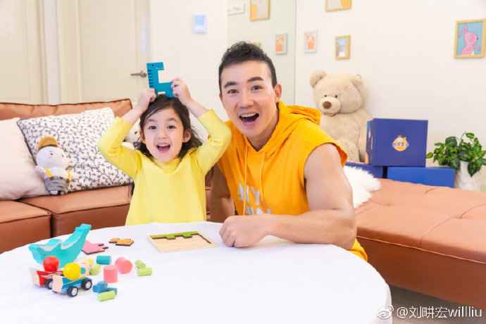 695ec79cgy1fy4cmt0bycj21900u0nps