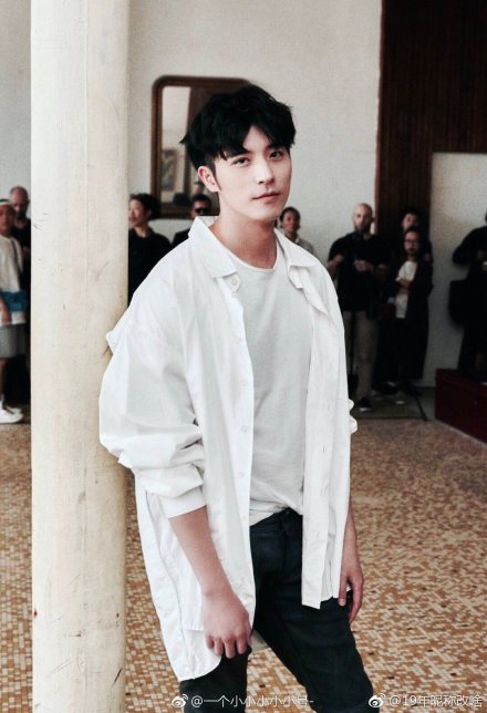 81e19beegy1g0j55ffybbj20u017xtjf