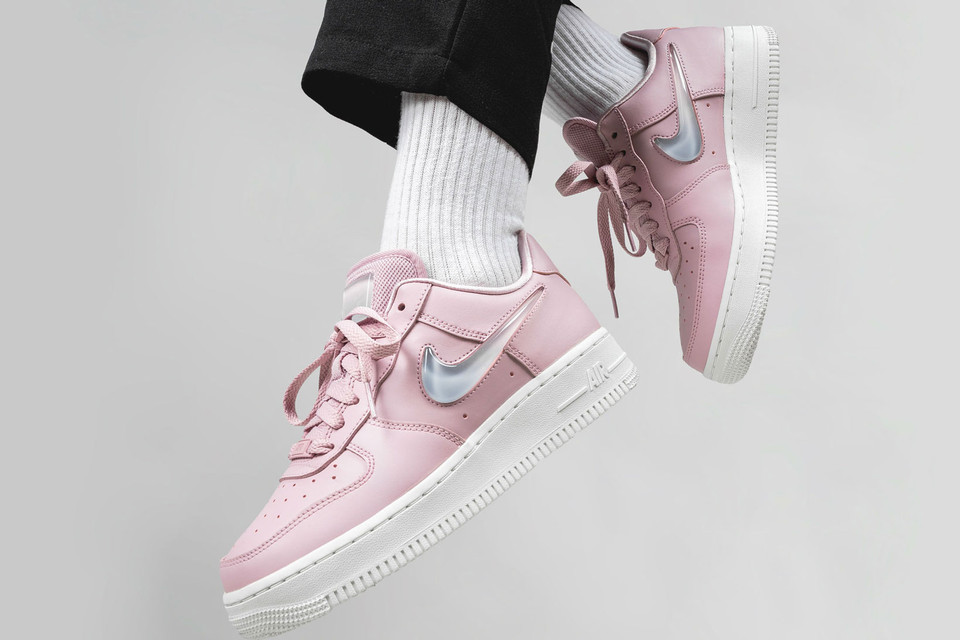 https---hypebeast.com-wp-content-blogs.dir-6-files-2019-02-nike-air-force-1-07-se-premium-pink-0