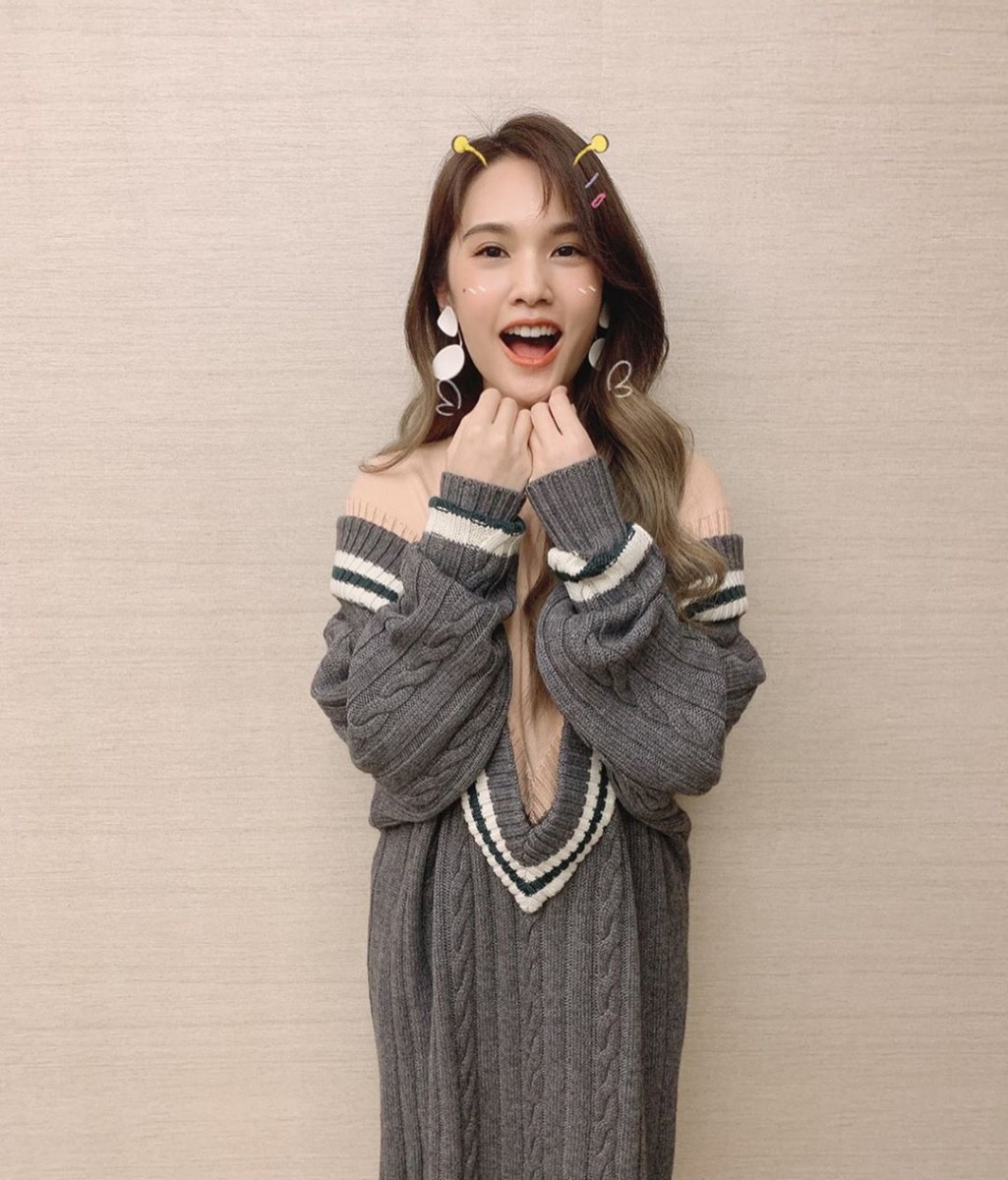 说到童颜美女,相信很多人应该会联想到Rainie杨丞琳吧?去年升格为人妻的丞琳即将迈入36岁,但素颜依旧超能打,不时会在Instagram分享自己的素颜照,不禁让人感叹「怎么女神都不会老!」、「素颜也美到发光」~