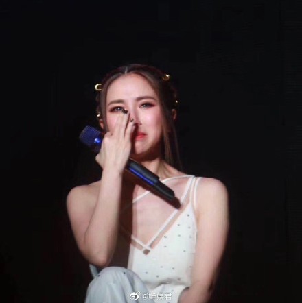 5af8019dgy1g2i1k36427j20pd0pignu