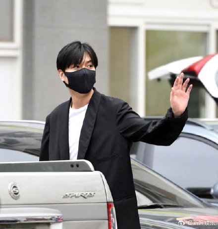 61e7f4aaly1g2elsqfcexj20f00fs0w0