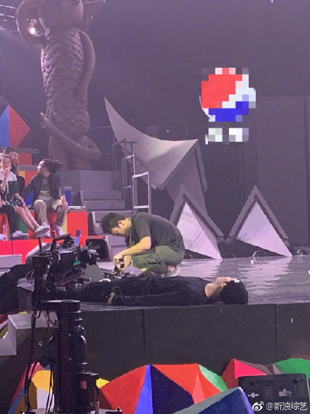 6ff51fefly1g21baqqh9mj20u0140akl