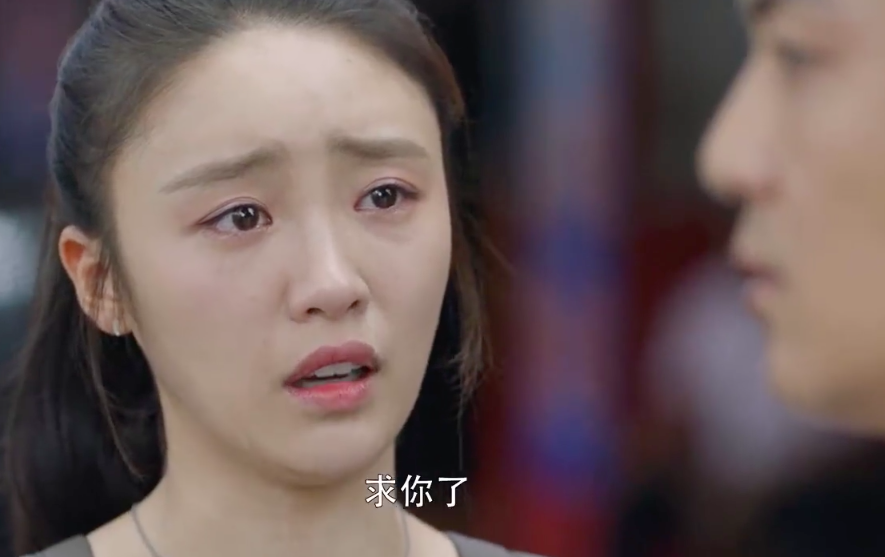 1、绿茶婊    大家最常说的「绿茶婊」，一般指的是很爱把自己装得柔弱、楚楚可怜、很会博同情的女生；比如近期超夯陆剧《三十而已》中，介入女主角顾佳家庭的小三林有有，正是「最佳代表人物」（笑）绿茶婊的外表看着很清纯可人，但实则内心一堆「宫心计」，比如林有有吃许幻山的冰淇淋拉近二人亲密度、装作不小心给许幻山微信发自拍、将属于顾佳夫妇的「蓝色烟花」纹上身让许幻山心软...各种以退为进装可怜，让观众边看边恨的牙痒痒啊～