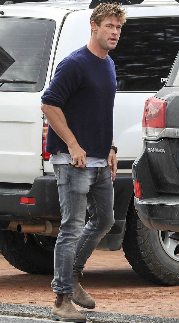 4DC5D79000000578-5903353-Putting_down_roots_Chris_who_shares_three_young_children_with_hi-a-30_1530340634298-e1561433836275