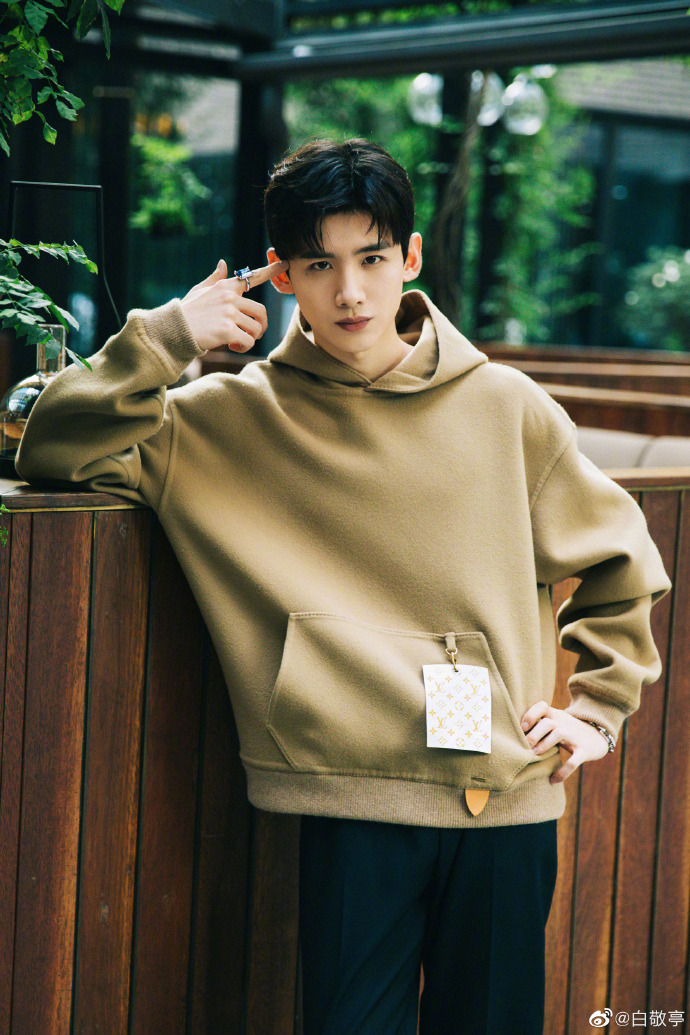 7dea235bgy1g3ru0zvq04j22km3uwqv7-2