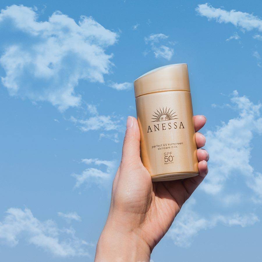 ANESSA Perfect UV Sunscreen Skincare Milk SPF50+ / PA++++ (60ml):日本超人气热销防晒品牌、获许多博主称为「地表最强防晒」之一!参考价格 RM94.24