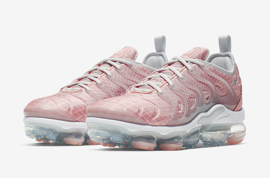 NIKE-AIR-VAPORMAX-PLUS-1-2