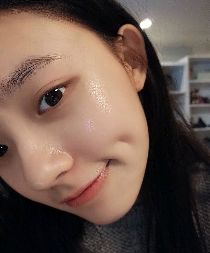面膜多余精华要洗掉以免引发痘痘问题
