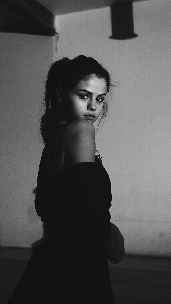 Selena承认是在以歌寄意前任 告别昔日恋情