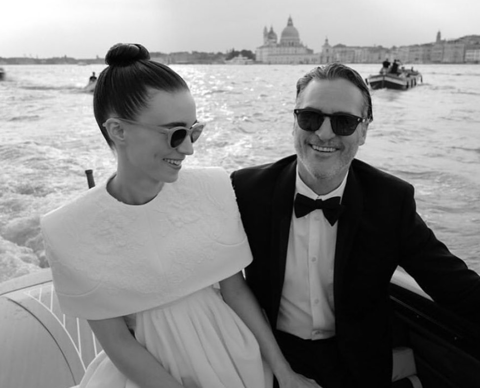 Joaquin和Rooney低调地幸福着