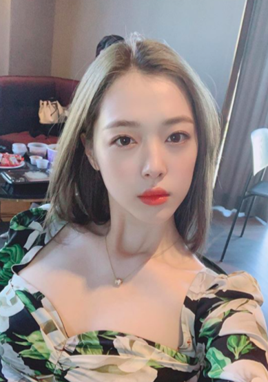 知情人士透露雪莉生前忧郁症越发严重