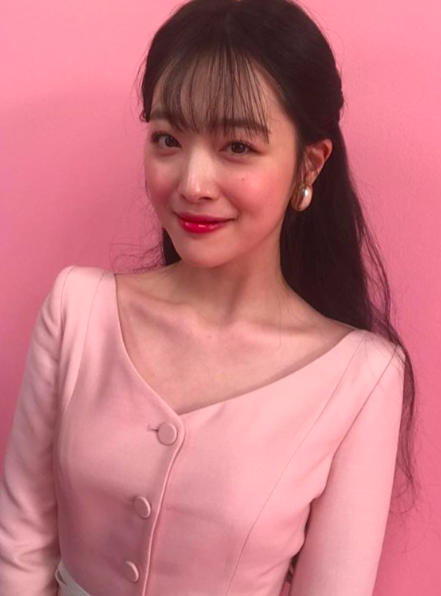 粉丝悲痛：「希望下辈子你可以当个自由开心的普通女孩」