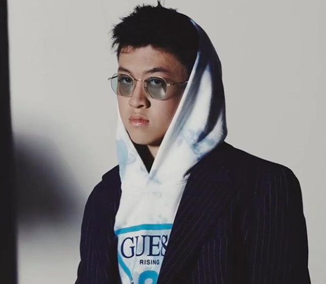 大明星对小粉丝动心的情节被网民热议