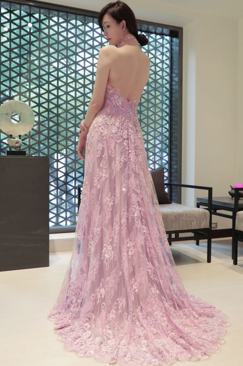 志玲姐姐身著中式禮服絕美背影-1574000453
