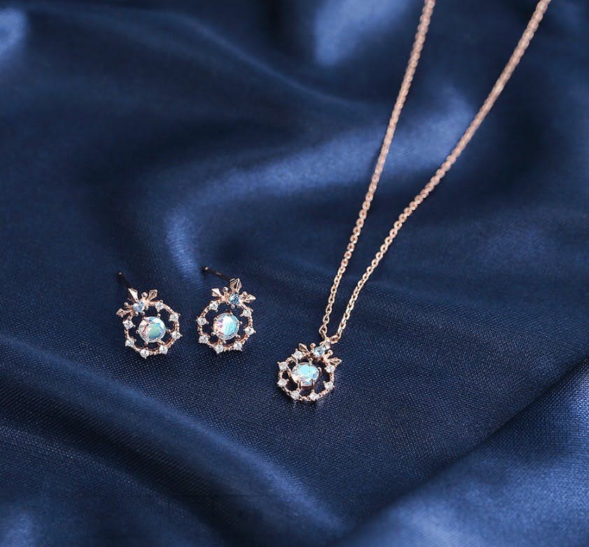 CLUE x FROZEN 2 还推出了「Elsa」设计的饰品系列