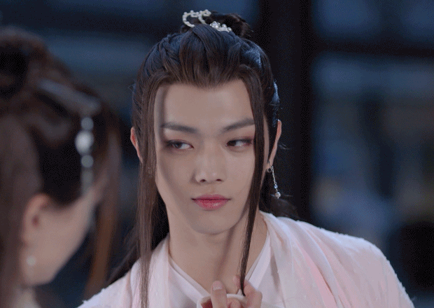 许凯COS女装眼神超妩媚