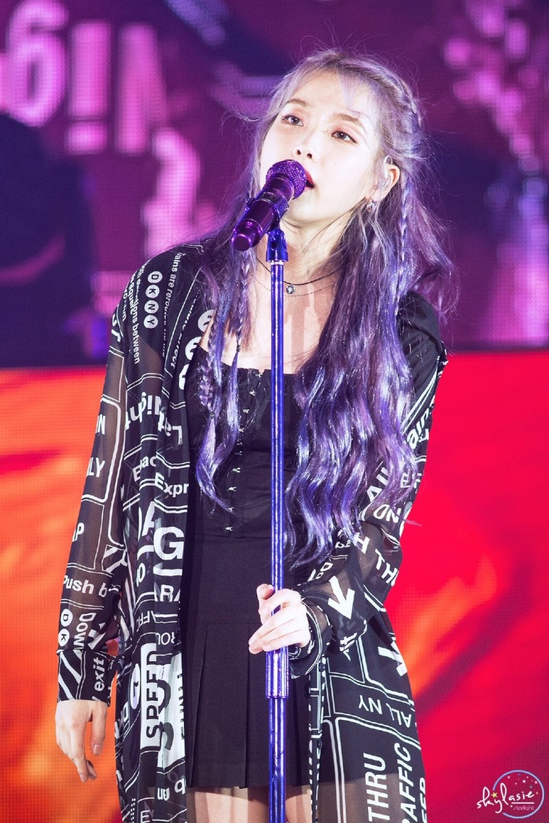 渐变紫发配上唯美卷发 IU这个造型真的太仙气啦