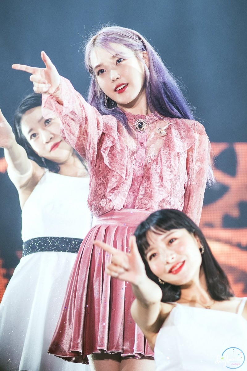 IU一头渐变紫发引起网民热议