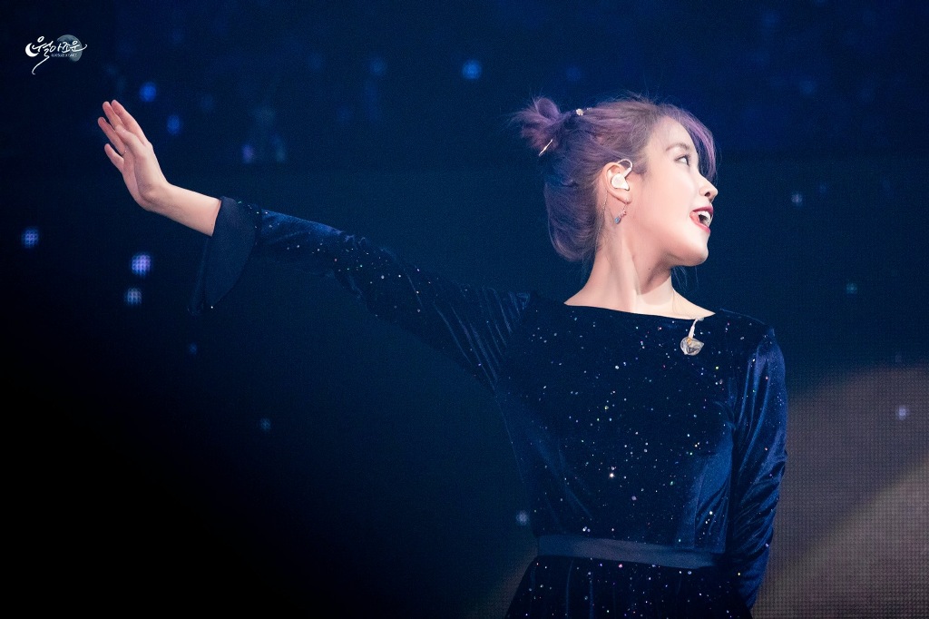 紫色系新发色连简单盘发也很好看！