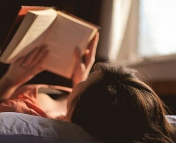 别埋首于工作 善用独处时间看本好书、追想看的剧