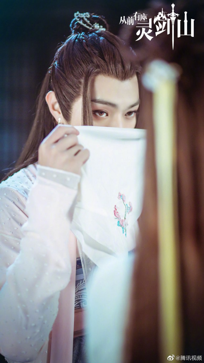 许凯为戏牺牲男扮女装