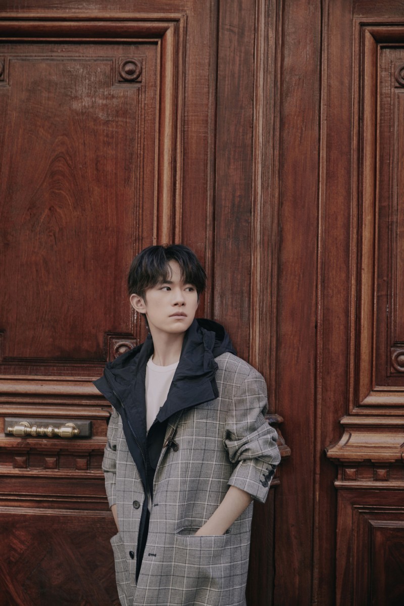 易烊千玺：你当时做的，现在所做的，都是爱你的人为之骄傲的事情。你要跟着我继续坚持下去。