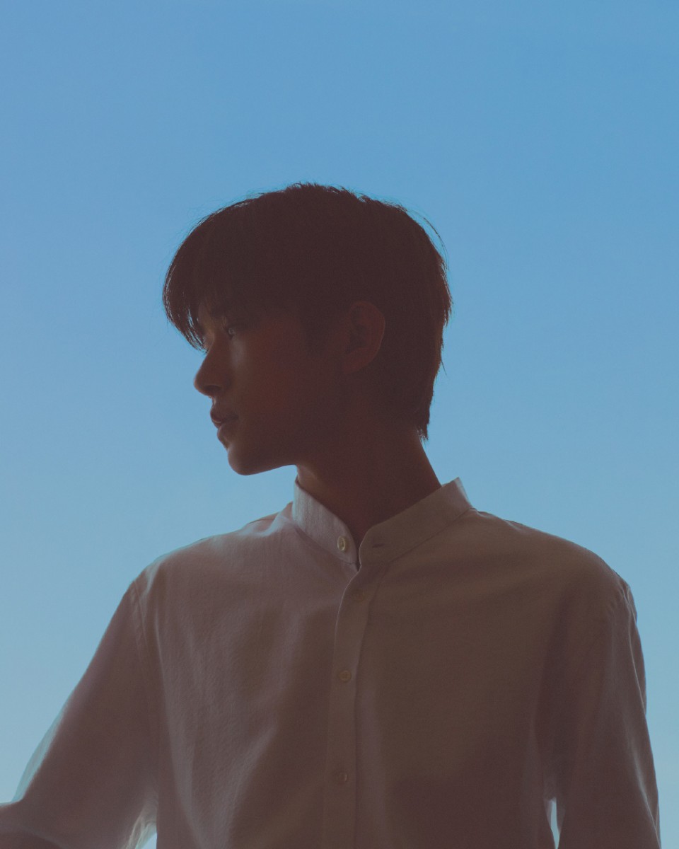 易烊千玺：有些光芒一定要经过黑夜的洗礼，才会更加更加透亮。