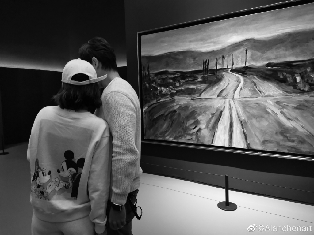 007W8Thxgy1g9i7n0nnraj32tc240x6p