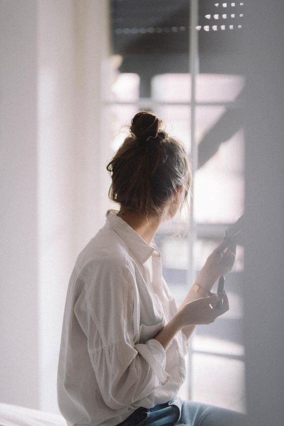 丸子头/包包头其实很减龄,线条感、蓬松感抓好抓准的话还能显脸小