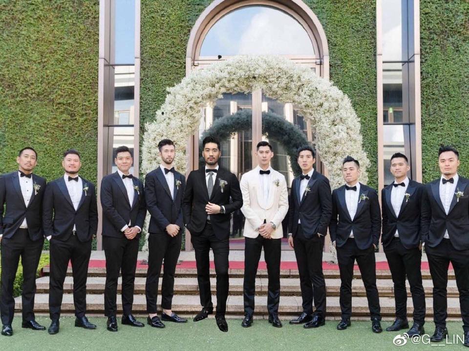 粉丝特别将Godfrey P到伴郎合照中,让人鼻酸