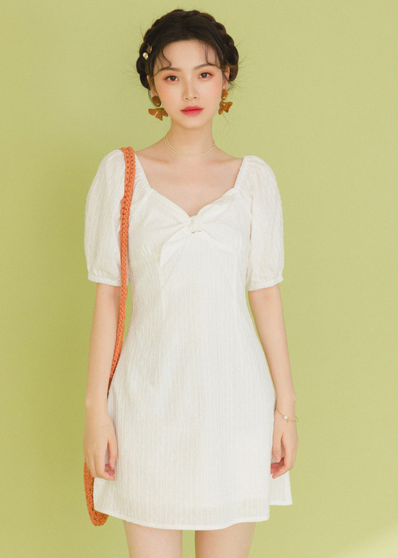 V领蝴蝶结连衣裙