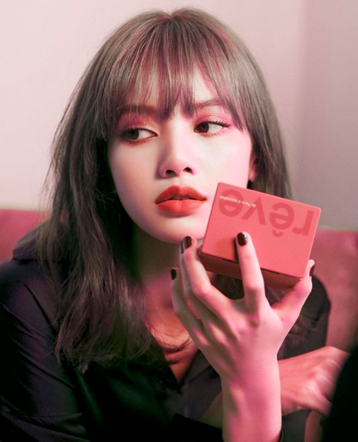 Lisa代言的Moonshot Reve De Paris 眼影盘