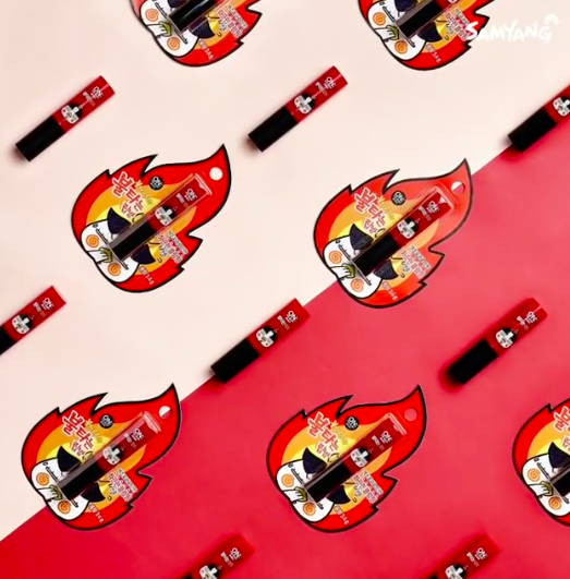 Samyang辣鸡面最新联名ON:THE BODY推出辣鸡面唇膏