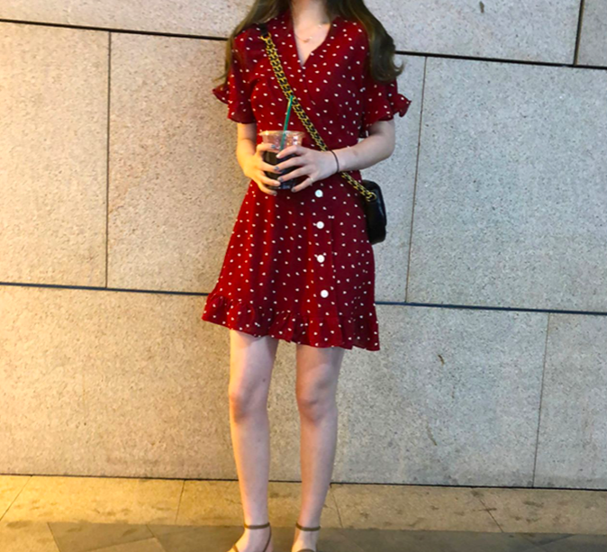 荷叶边爱心连衣裙