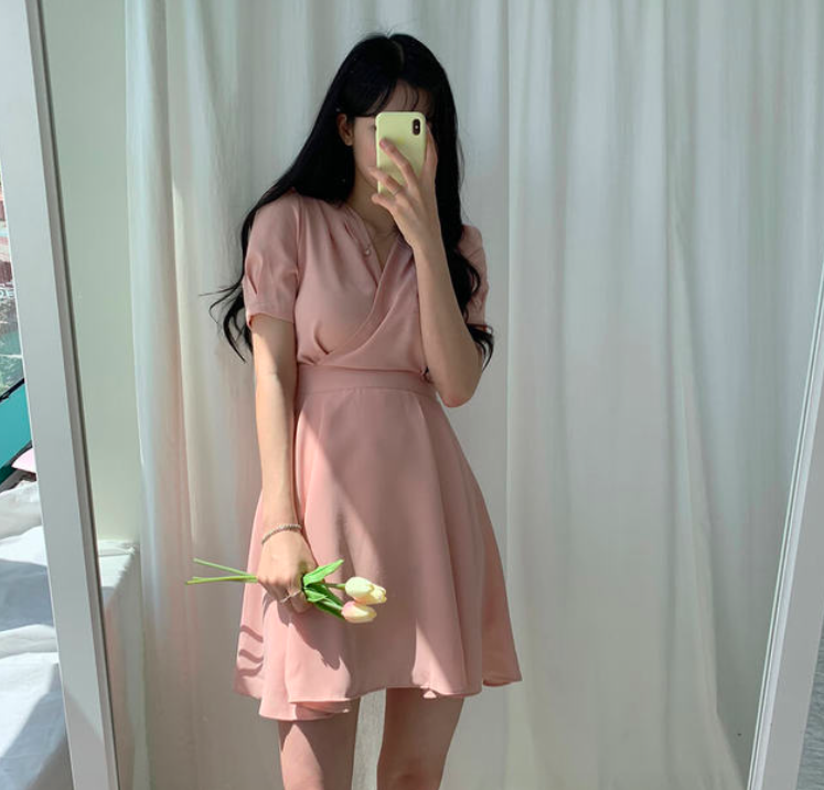 法式V领简约连衣裙