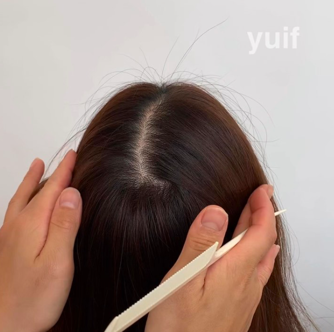 头发分界线分太久,导致分界线超级明显像极了脱发