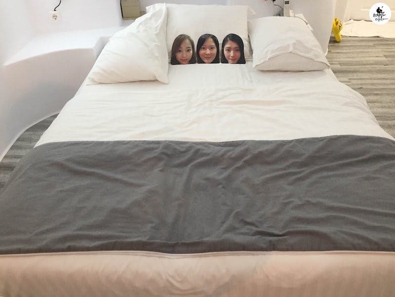 和「闺蜜们」同床