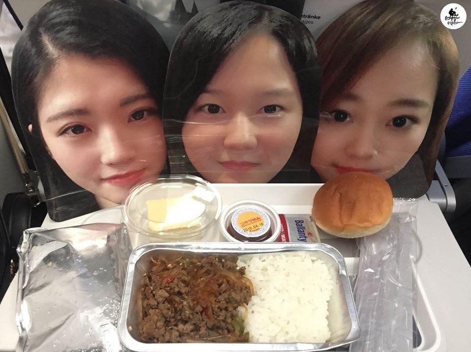 和「闺蜜们」一起吃飞机餐