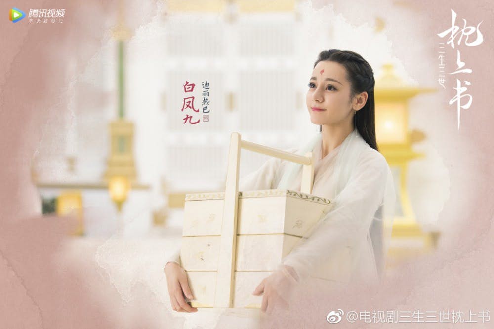 白凤九,四海八荒唯一一只九尾红狐,额间天生就有一朵凤尾花胎记。因出生在九月,故取名凤九。单相思爱慕东华帝君两千多年,与之经历三生三世情感纠葛。