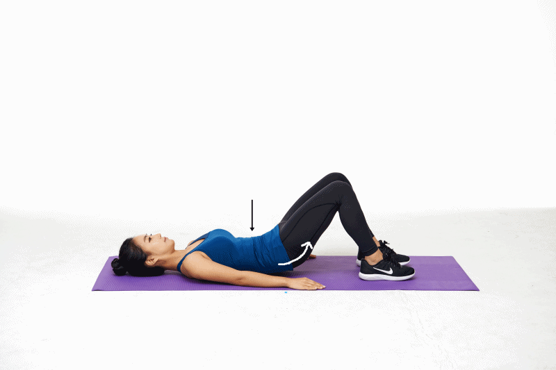 透过提臀和收腹动作雕塑腰腹与臀部曲线