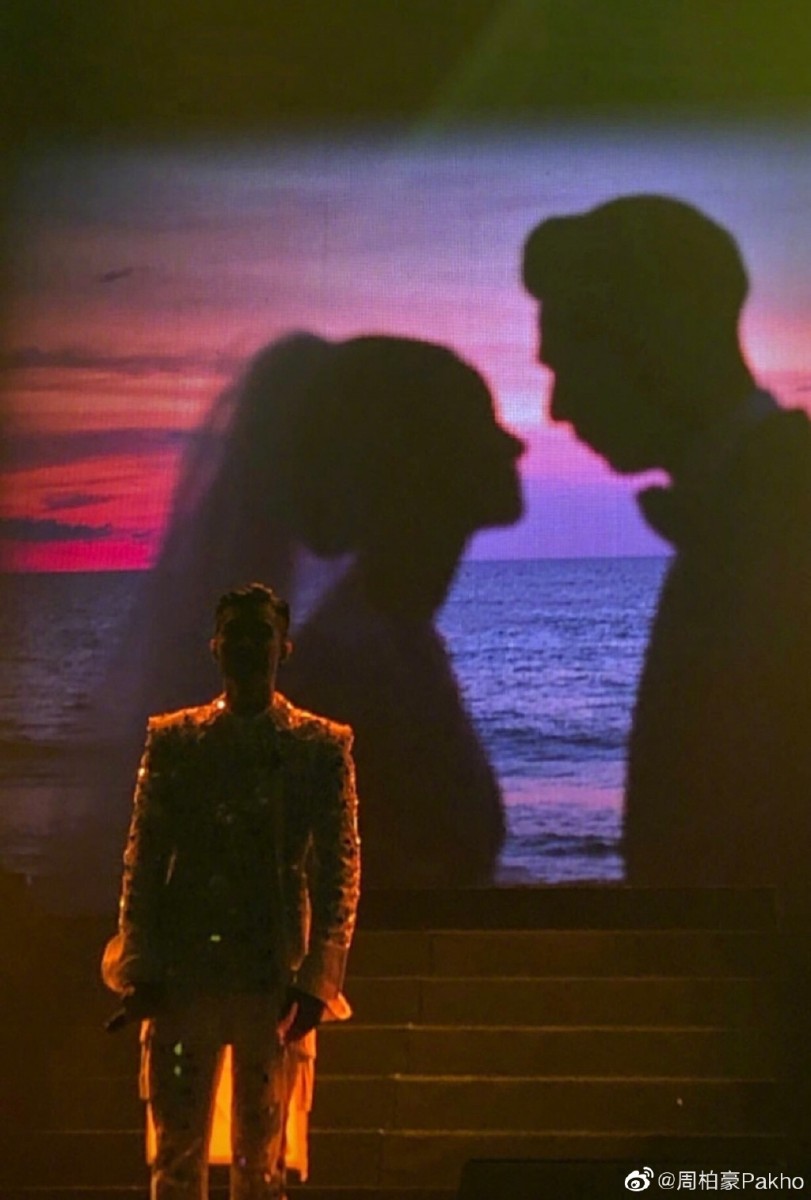 周柏豪:女人太坚强了,母亲也太伟大了;未来日子我一定会把她们都照顾好。