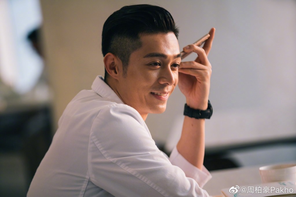 周柏豪:买楼会写老婆名字,名正言顺;结了婚后,我整个人都给了她了。