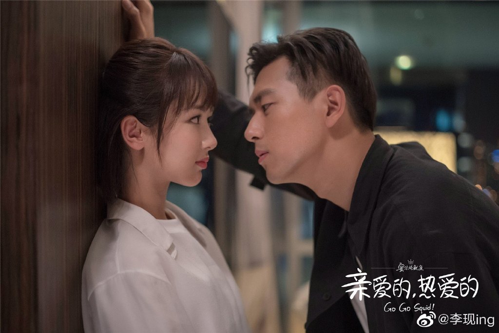 因《亲爱的热爱的》声名大噪的李现,短时间内跃升为中国演艺圈炙手可热的鲜肉男神,工作量随之递增不少