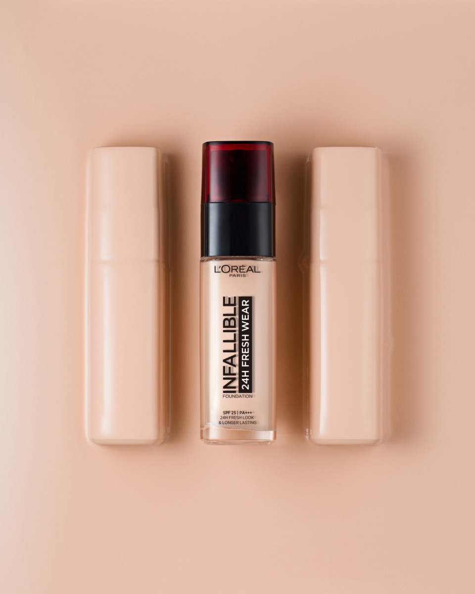 有了 L'Oréal Paris INFALLIBLE 24小时零瑕粉底液，新年出门拜年告别脱妆囧况！